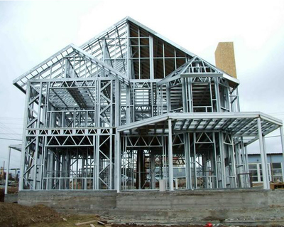 為何輕鋼別墅龍骨機行業仍處觀望態勢？建筑材料的視角分析